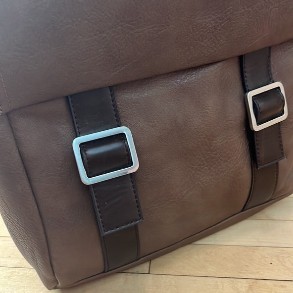 ESPE Vegan Leather Brown Tote, Magnetic flap/zipper closure, see notes below - Picture 11 of 16